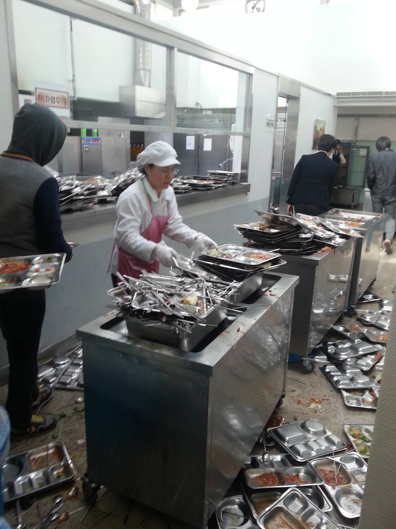 Illustration for article titled Internet Shocked by Korea's School Lunch Chaos